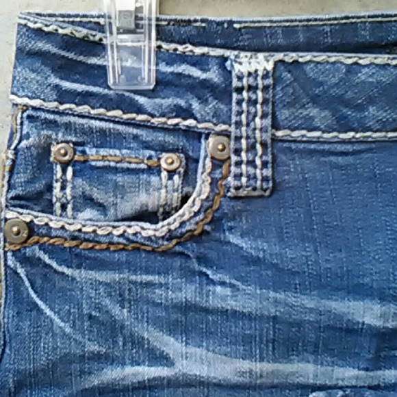 Z2 Denim Jean Shorts Distressed Acid Wash Distress Copper Threadwork Adorned Sz5 - Picture 2 of 4